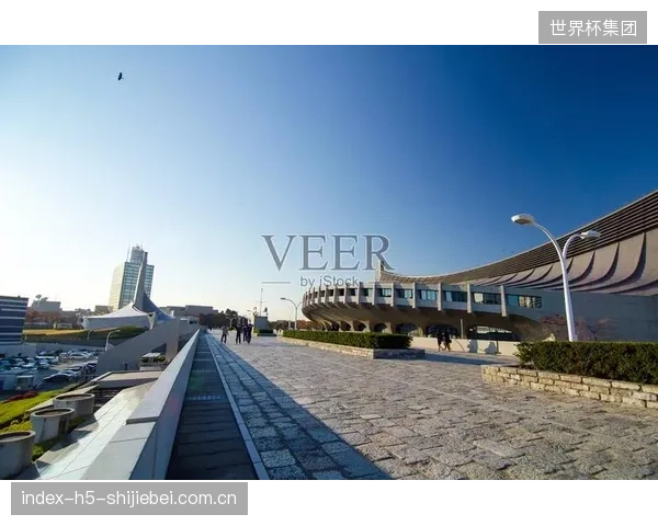 东京代代木体育馆的改造案例表明，精准的射流参数调节有效避免了羽毛球等赛事中的气流干扰